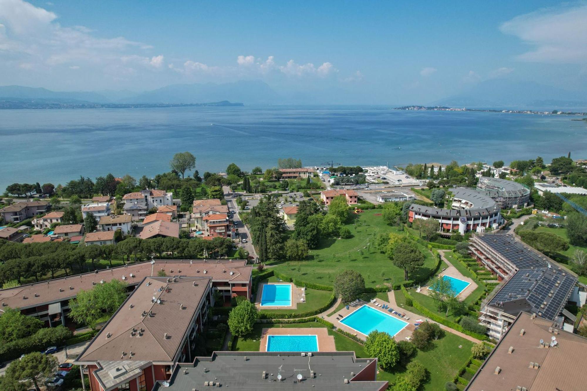 Breeze Apartment Дезенцано-дель-Гарда Экстерьер фото