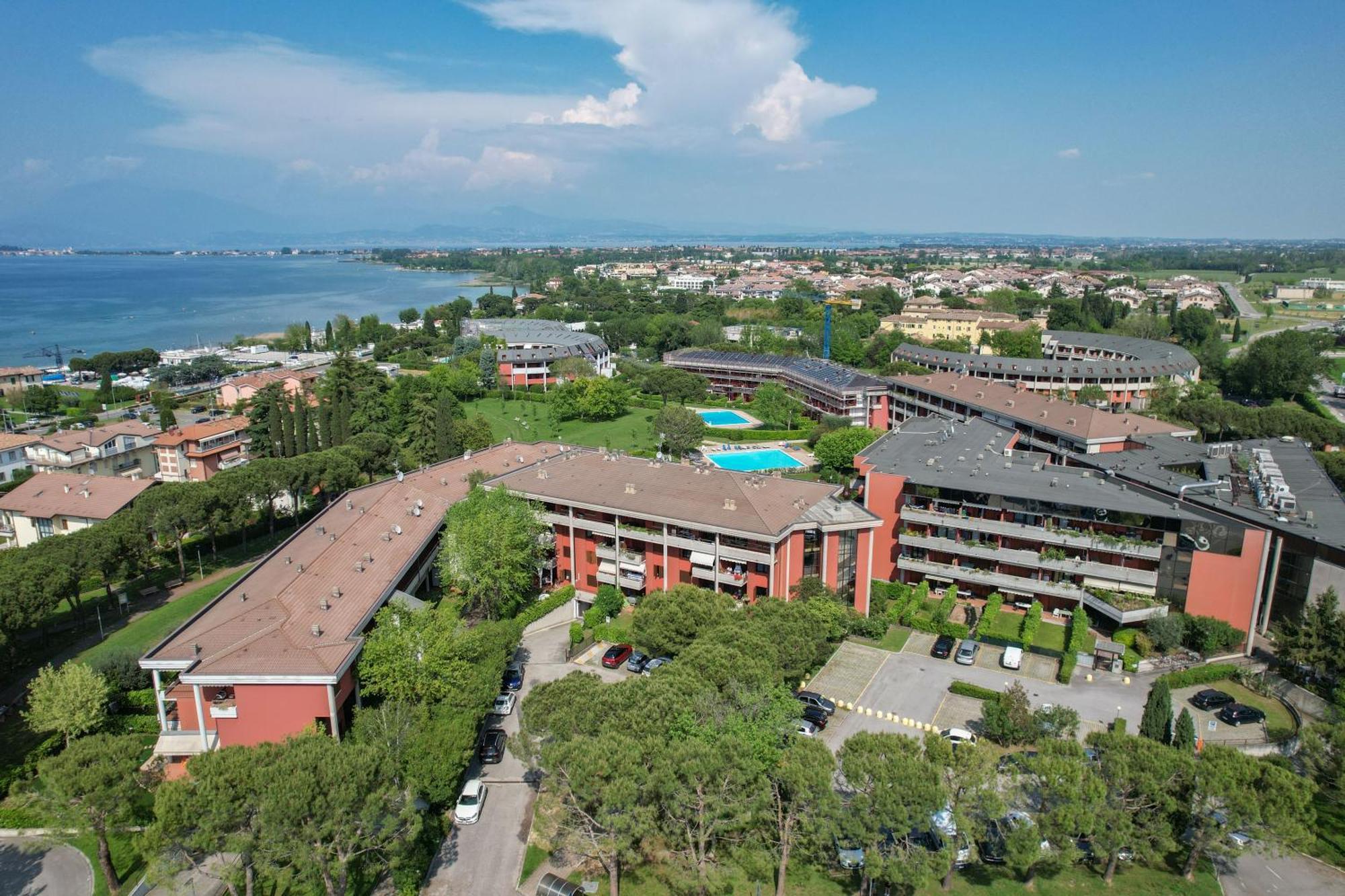 Breeze Apartment Дезенцано-дель-Гарда Экстерьер фото